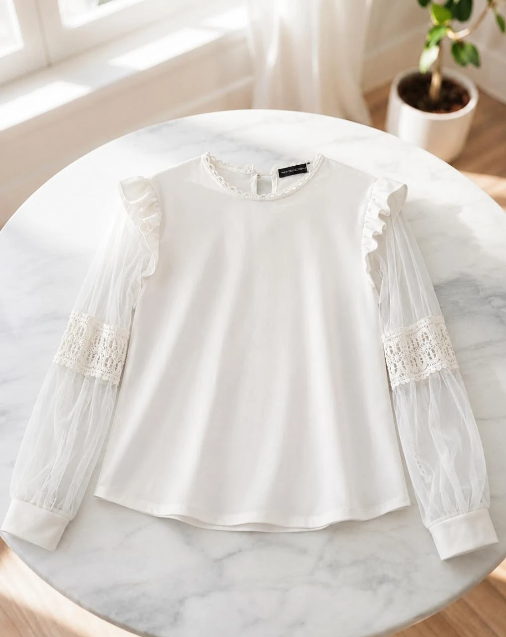 Blouse / Haut blanc élégant manches en tulle et dentelle - Taille 40
